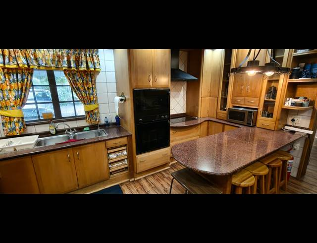 3 BEDROOM TOWNHOUSE FOR SALE IN PROTEA PARK